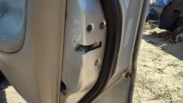 1997 Honda Accord Passenger Right Front Door Latch With Rods/Cables Oem — photo 1