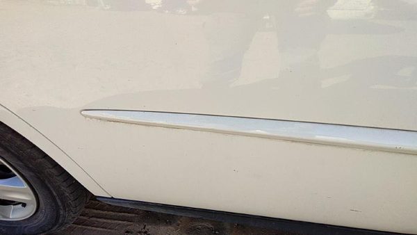 05-09 Lacrosse Passenger Right Rear Moulding From Door Back Trim Strip White 40U — photo 2