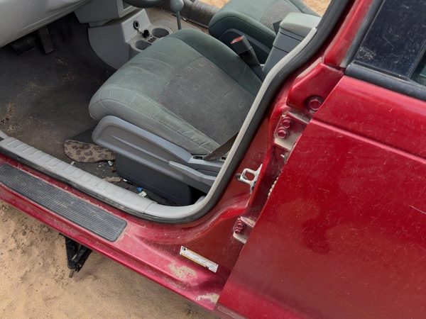 2006-2010 Chrysler PT Cruiser Driver Left Door Sill Weatherstripping Seal — photo 2