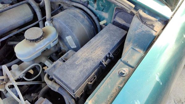 1998 Ford Ranger Engine Fuse Box 3.0L — photo 3