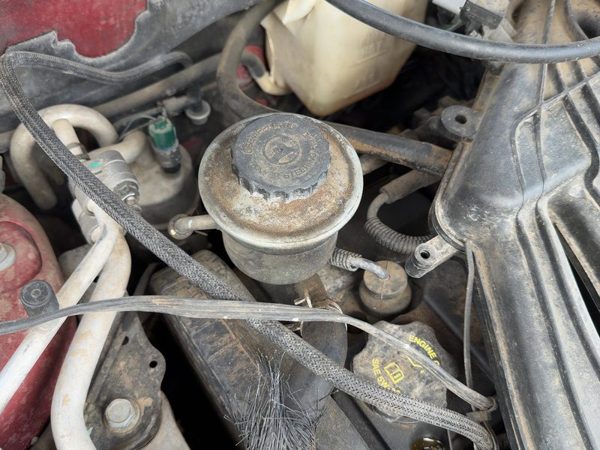 07-10 Pt Cruiser Power Steering Fluid Remote Reservoir Tank 2.4L Without Turbo — photo 2