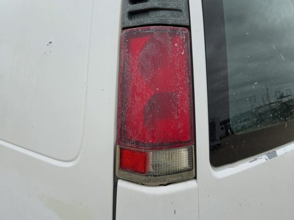 2000-2002 Chevy Express Van 2500 Driver Left Tail Light Brake Lamp Oem Rear — photo 3