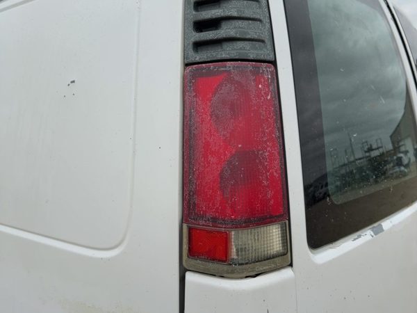 2000-2002 Chevy Express Van 2500 Driver Left Tail Light Brake Lamp Oem Rear — photo 2