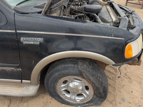 1997-2002 Ford Expedition Passenger Right Front Fender Oem Black Yl1Z16005Aa — photo 2