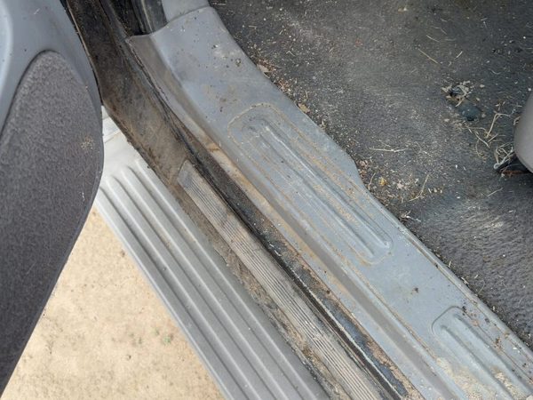 2001 Ford Expedition Driver Left Lower Sill Step Moulding Trim Panel Oem Gray 12 — photo 2