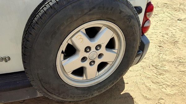 2005 Jeep Liberty Spare Tire Carrier — photo 2