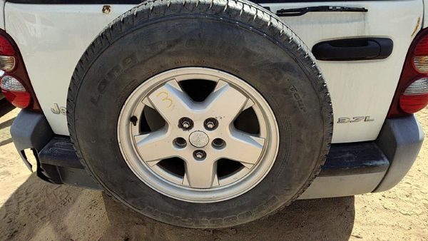 2005 Jeep Liberty Spare Tire Carrier — photo 4
