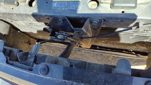 1997-2004 Buick Regal Hood Latch Assembly With Bracket Oem 15856715 — photo 4