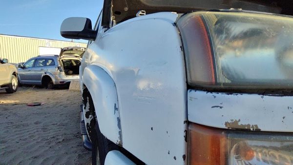 2003-2007 Chevy Suburban Passenger Right Front Fender Oem 50U Summit White — photo 4