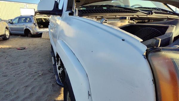 2003-2007 Chevy Suburban Passenger Right Front Fender Oem 50U Summit White — photo 5
