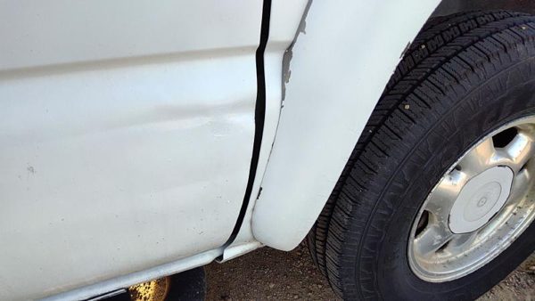 2003-2007 Chevy Suburban Passenger Right Front Fender Oem 50U Summit White — photo 7