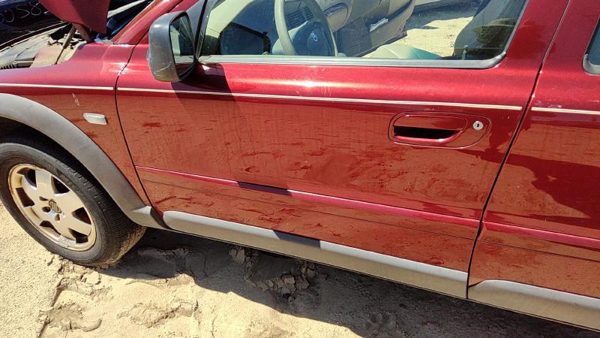2001 Volvo V70 Front Door LH Red 445 — photo 4