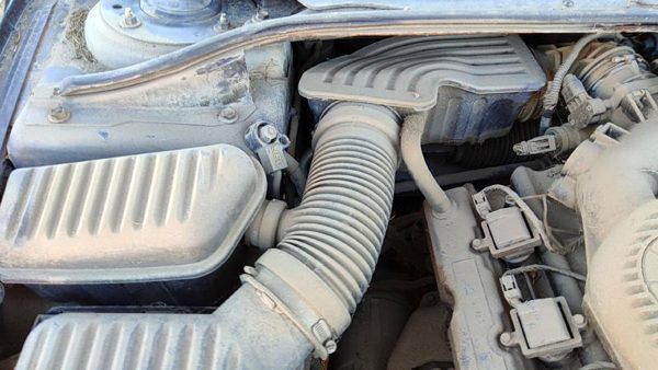 98-04 Intrepid Complete Air Intake Cleaner Filter Box Housing With Tube 2.7L — photo 3