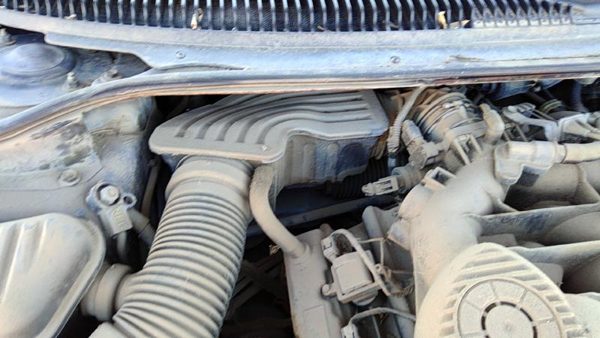 98-04 Intrepid Complete Air Intake Cleaner Filter Box Housing With Tube 2.7L — photo 5