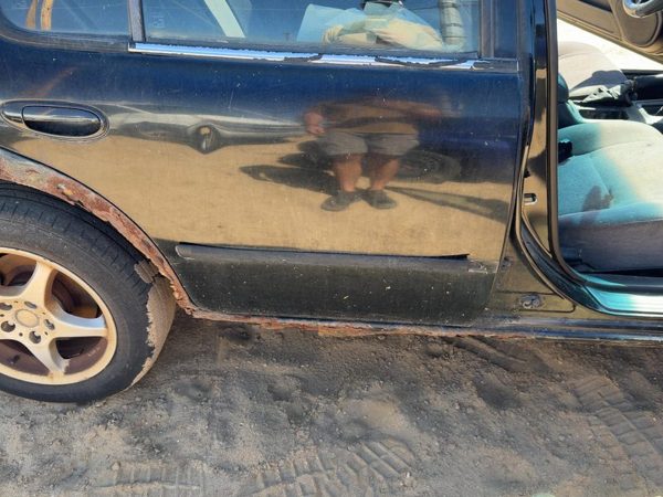 1996 Nissan Maxima Rear Door RH Black — photo 1