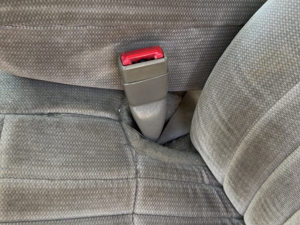 1999 Chevy Lumina Driver Left Front Seat Belt Buckle Receiver Oem Shale 92B — photo 4