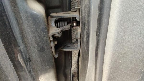 2010 Chevrolet Traverse Front Door Hinge LH — photo 3