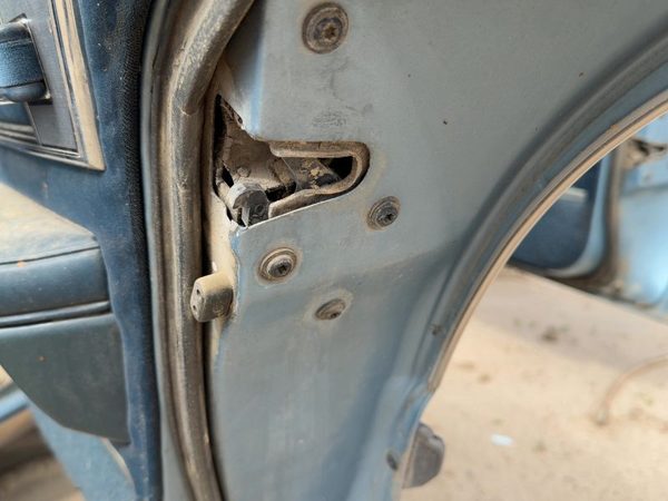 1986-1991 Olds 88 Passenger Right Rear Door Latch With Rods/Cables Oem Back — photo 2