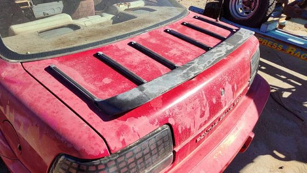 1993 Pontiac Grand Prix Trunk/decklid/hatch/tailgate Red — photo 2
