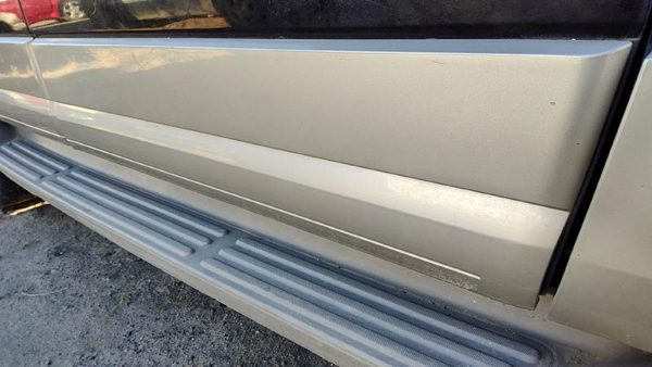 2007-2017 Ford Expedition Passenger Right Front Moulding From Door Trim Strip — photo 3