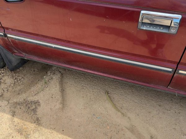 85-88 Nissan Maxima Driver Left Front Moulding From Door Oem 4Dr Sedan 4 Door — photo 1