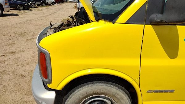 2002 Chevy Express 3500 Fender LH Van 2500 Yellow — photo 3