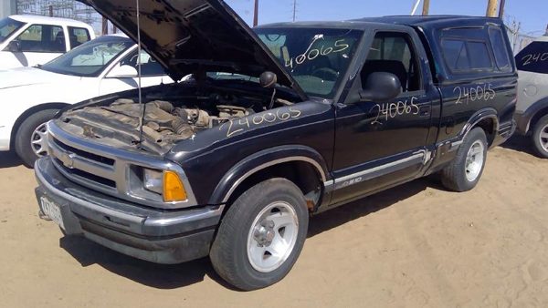 1996 S10/s15/sonoma Truck — vehicle photo 1