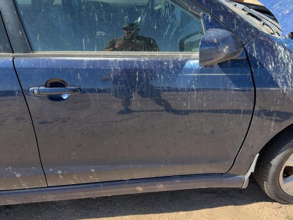 2005 Toyota Matrix Front Door RH Indigo Ink Pearl — photo 2