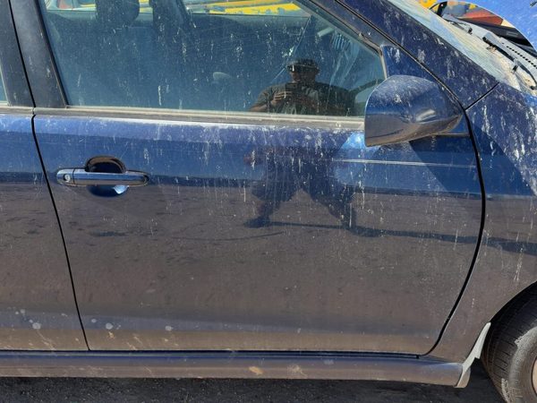 2005 Toyota Matrix Front Door RH Indigo Ink Pearl — photo 3