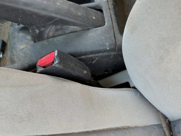 2005-2010 Chevy Cobalt Driver Left Front Seat Belt Buckle Receiver Oem Gray 14B — photo 1