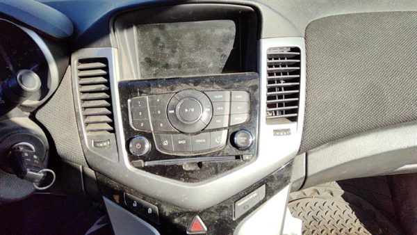2011-2014 Chevy Cruze Trim Bezel Around Radio Surround Dash Panel Oem Black Afo — photo 3