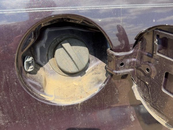 2005-2009 Chevy Equinox Fuel Filler Neck Assembly With Gas Cap Oem 25820152 — photo 1