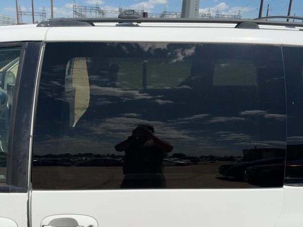 96-00 Town & Country Driver Left Rear Side Window Door Glass Back 04797159 — photo 1