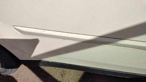04-08 New Style Malibu Passenger Right Rear Moulding Fm Door Back Trim White 40U — photo 6