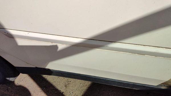 04-08 New Style Malibu Passenger Right Rear Moulding Fm Door Back Trim White 40U — photo 5