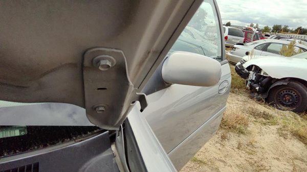 2000 Chevrolet Malibu Hood Hinge RH Chevy 17U Silvermist — photo 2