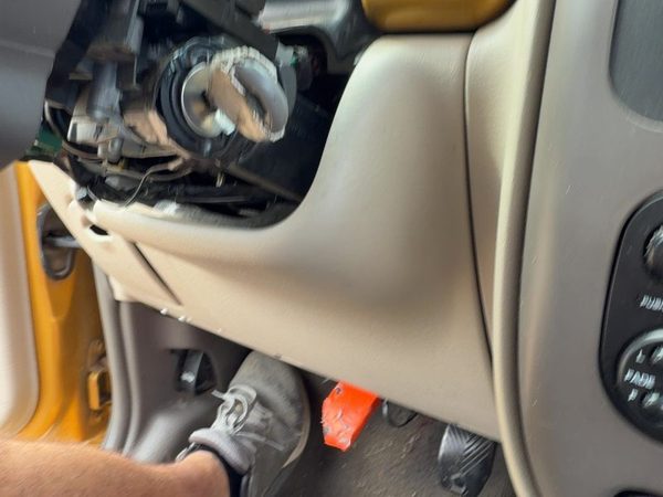 01-05 Pt Cruiser Lower Dash Under Column Knee Bolster Trim Panel Taupe/Beige Fl — photo 2