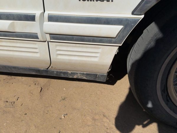 94 Lincoln Town Car Passenger Right Moulding From Fender Oem Trim Strip White Wt — photo 1