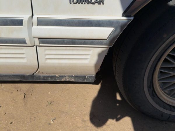 94 Lincoln Town Car Passenger Right Moulding From Fender Oem Trim Strip White Wt — photo 3