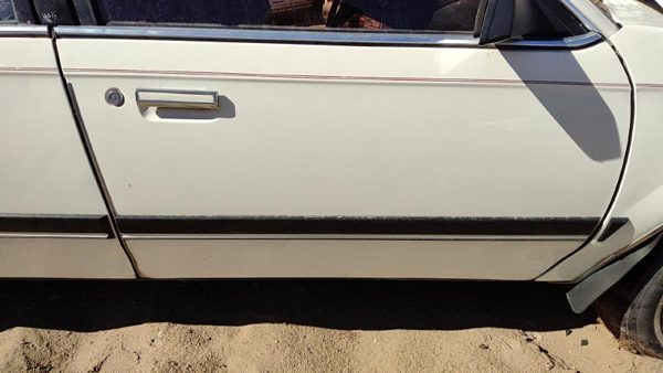 1989 Buick Century Front Door RH White — photo 2
