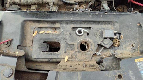 2007-2009 Suzuki Grand Vitara Xl-7 Hood Latch Assembly With Bracket Oem — photo 2