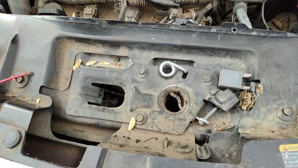 2007-2009 Suzuki Grand Vitara Xl-7 Hood Latch Assembly With Bracket Oem — photo 3