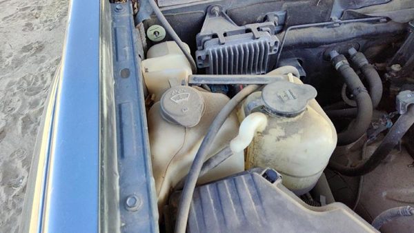 2004-2012 Gmc Canyon Windshield Washer Fluid Reservoir With Pump Oem Wiper Tank — photo 2