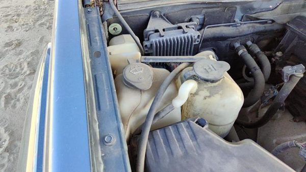 2004-2012 Gmc Canyon Windshield Washer Fluid Reservoir With Pump Oem Wiper Tank — photo 1