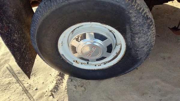 1976-1991 Gmc Sierra C3500 Hub Cap Wheel Cover Oem 00349095 — photo 1