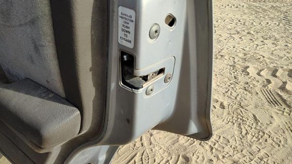 93-98 Jeep Grand Cherokee Passenger Right Rear Door Latch With Rods/Cables Back — photo 3