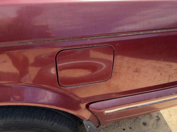 86-88 Maxima Fuel Tank Door With Hinge Gas Lid Oem Filler 4Dr Sedan 4 Door Red — photo 3