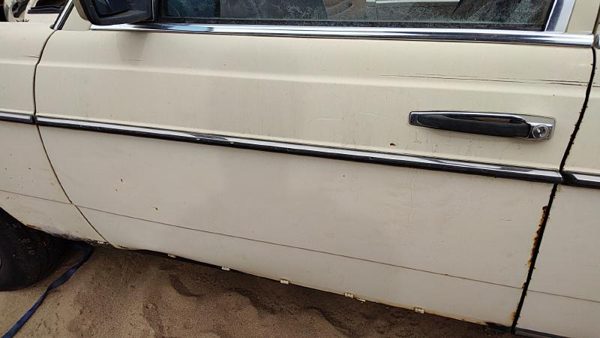 1979-1985 Mercedes 300Td Driver Left Front Moulding From Door Oem Trim Strip — photo 1