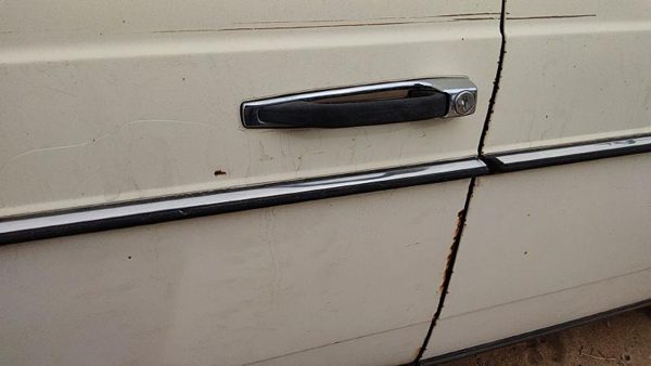 1979-1985 Mercedes 300Td Driver Left Front Moulding From Door Oem Trim Strip — photo 2