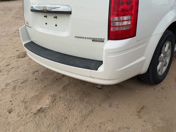 2008-2010 Chrysler Town & Country Rear Bumper Cover Assembly Oem Back White Pw1 — photo 1